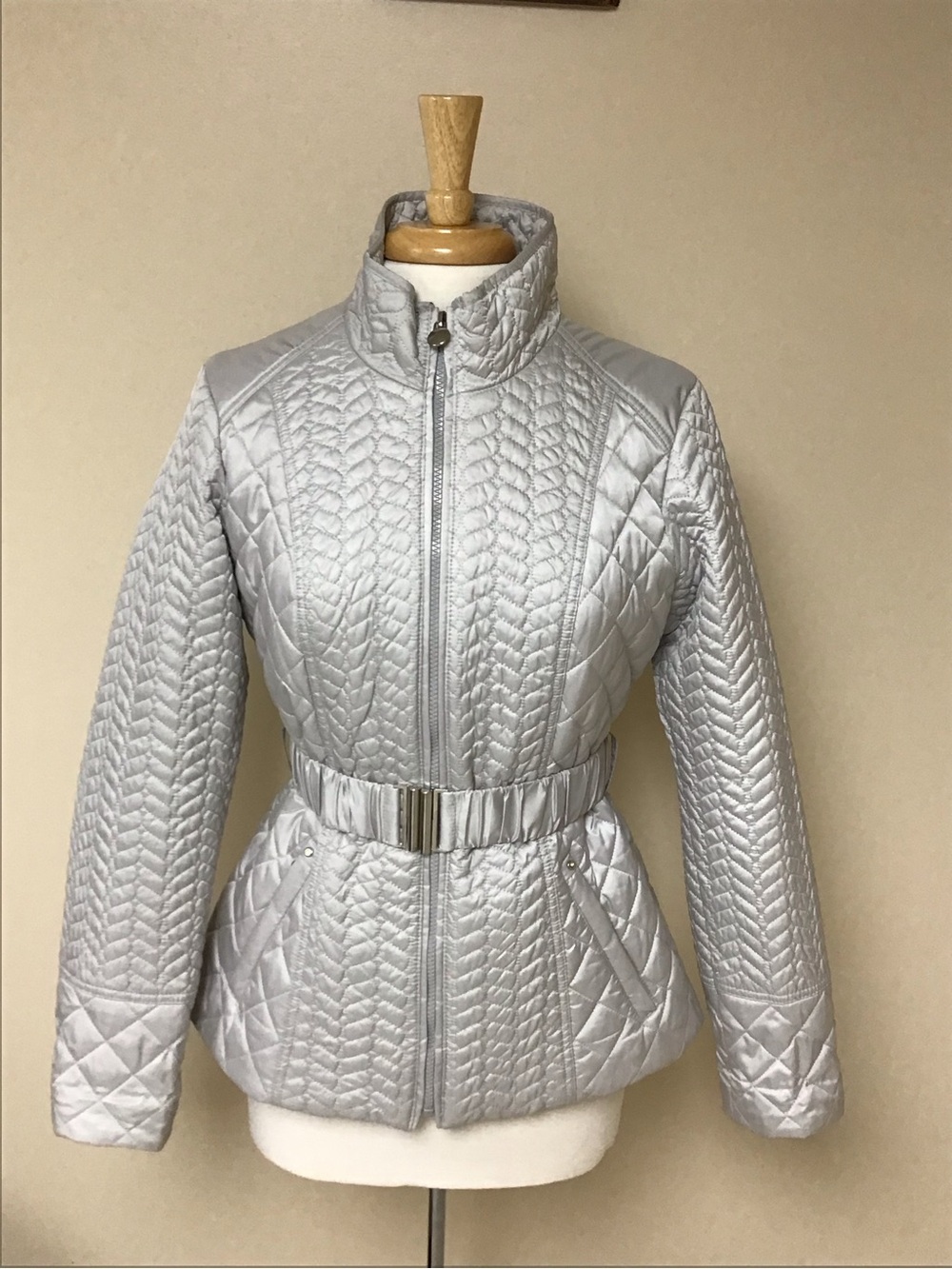 Laundry By Shelli Segal Quilted Silver Metallic Belted Puffer Jacket Size M